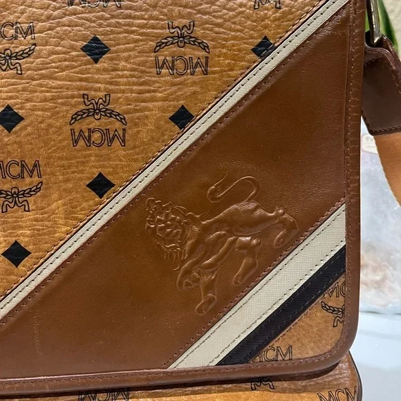 MCM COGNAC VISETOS MESSENGER BAG - Picture 3 of 16